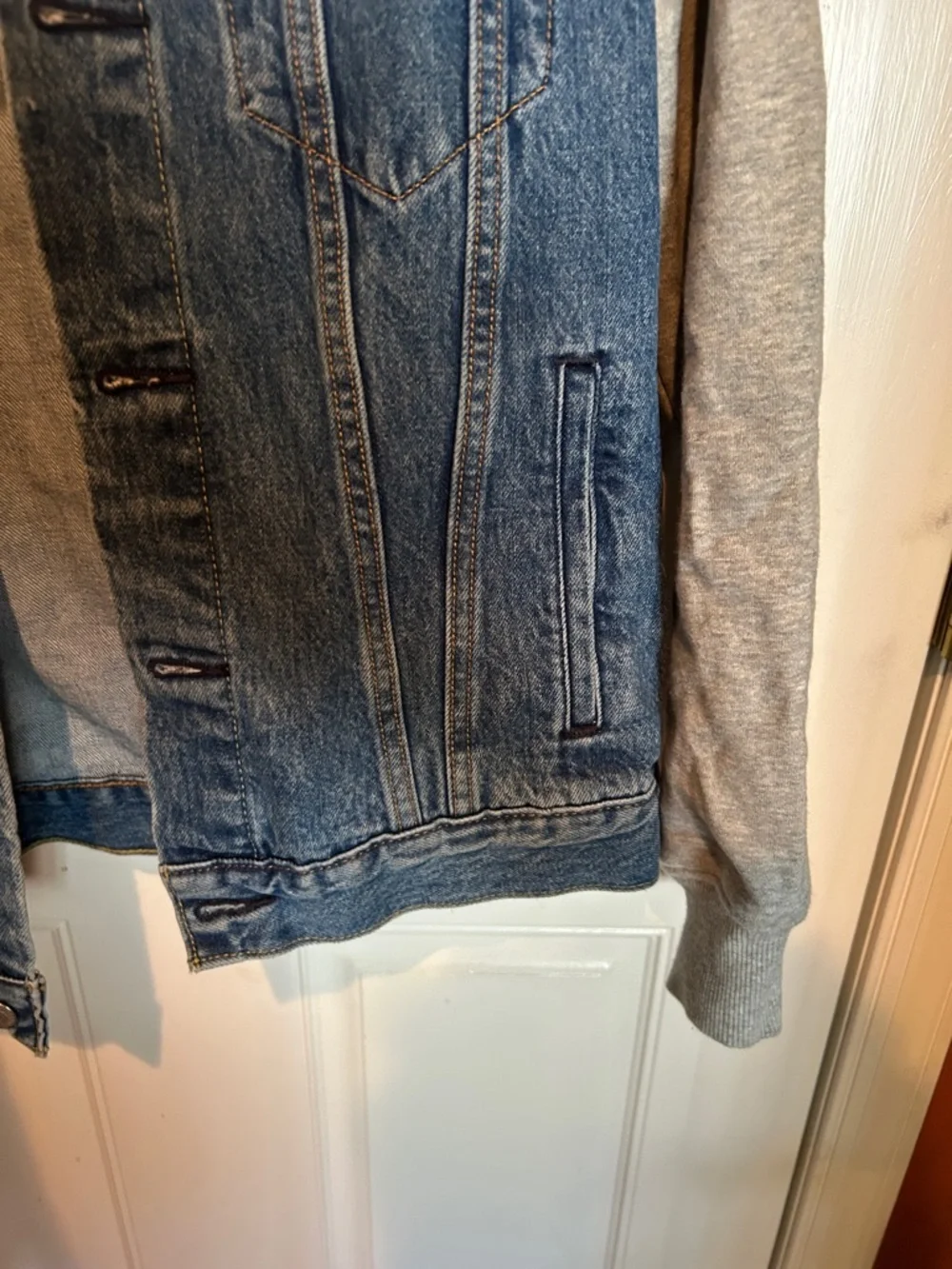 Levi's Blue Denim Jacket with Gray Hoodie Sleeves - Picture 7 of 10